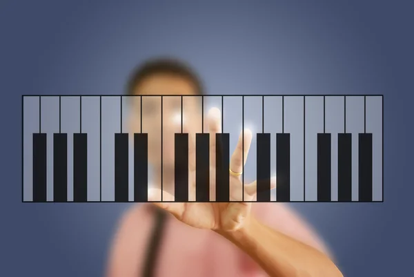 Asiático empresário empurrando piano teclado — Fotografia de Stock