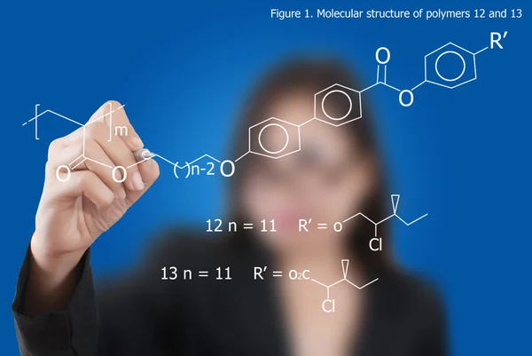 Mulher de negócios asiática escrevendo fórmula científica no quadro branco — Fotografia de Stock