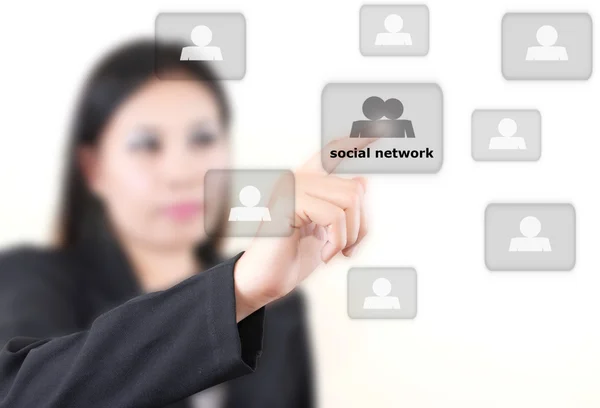 Geschäftsfrau drängt weltweit auf E-Mail für Kommunikation in sozialen Netzwerken — Stockfoto