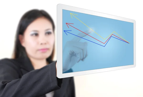 Biznes kobieta pisze się wykres na ekranie tabletu — Zdjęcie stockowe