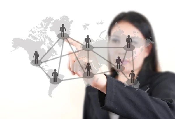 Azjatycki biznes dama pchanie sieć społeczną na tablicy — Zdjęcie stockowe