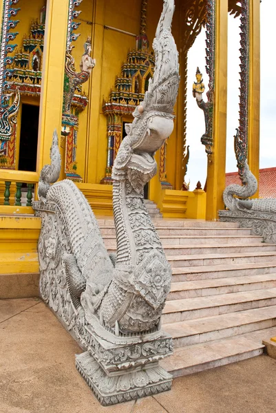 Buddha-Statue auf der Tempelmauer — Stockfoto