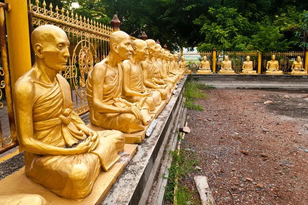 Muitos ouro Imagem de Buda no templo — Fotografia de Stock