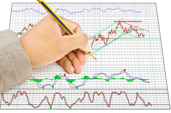 手は、ホワイト ボードに貿易株式市場の財務グラフを書く. — ストック写真