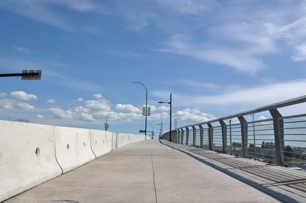 Пешеходный мост — стоковое фото