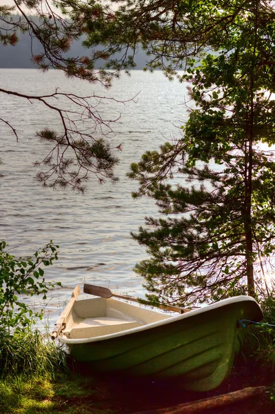 Barca sul lago — Foto Stock