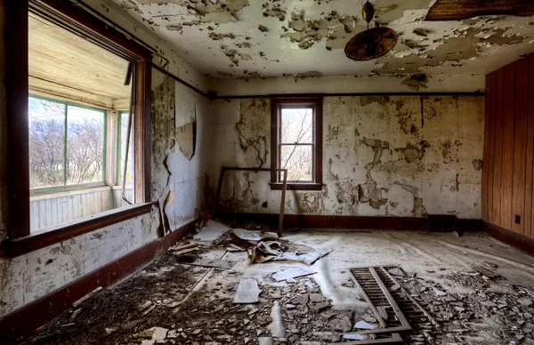 Interno casa abbandonata prateria — Foto Stock