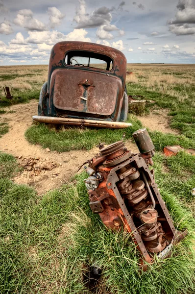 Övergivna fordon prairie — Stockfoto