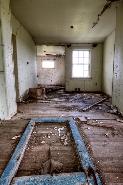 Intérieur maison abandonnée prairie — Photo