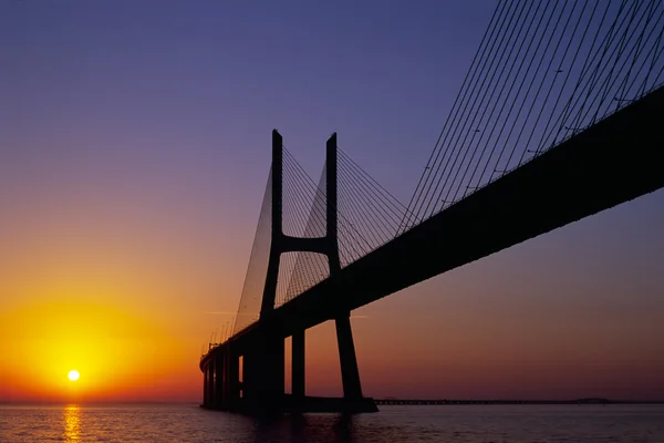 Γέφυρα Vasco da Gama την ανατολή του ηλίου — Φωτογραφία Αρχείου