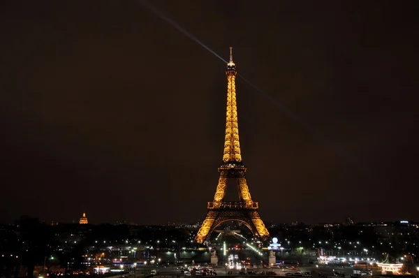 Eiffel tower by night — Stock Photo, Image