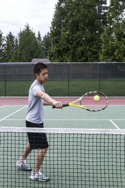 テニスのバックハンド ボレー — ストック写真