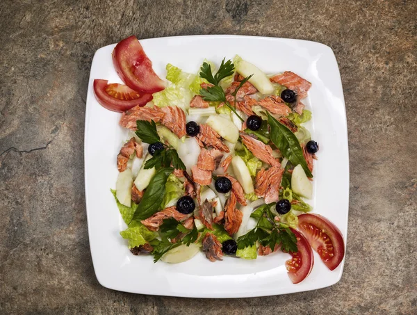 Salat mit rotem Lachs — Stockfoto