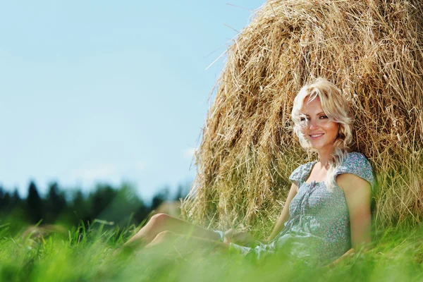 Woman on hay — Stock Photo, Image