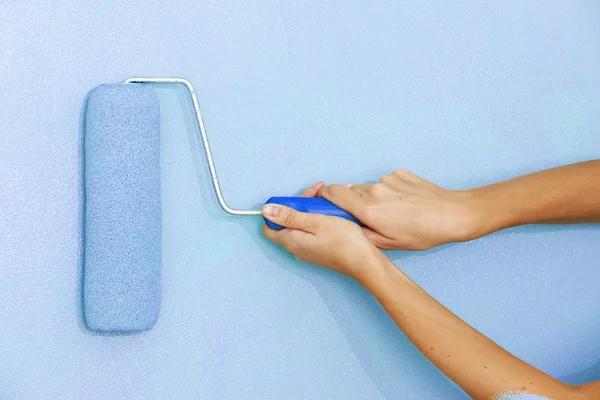 Roller with paint on the wall — Stock Photo, Image