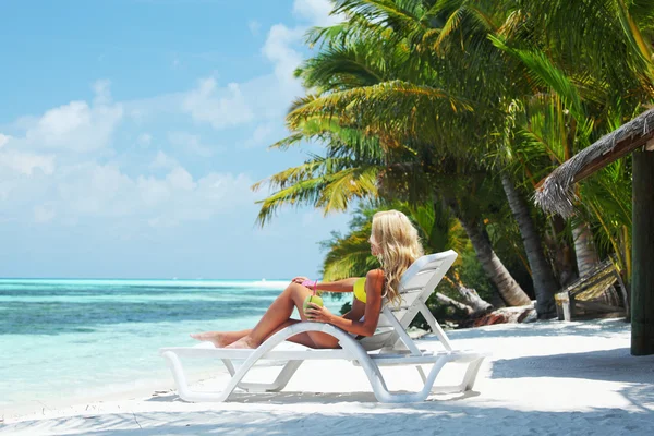 Tropical woman on lounge — Stock Photo, Image