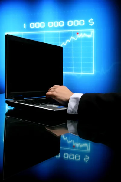 Laptop pénzügyi munka — Stock Fotó