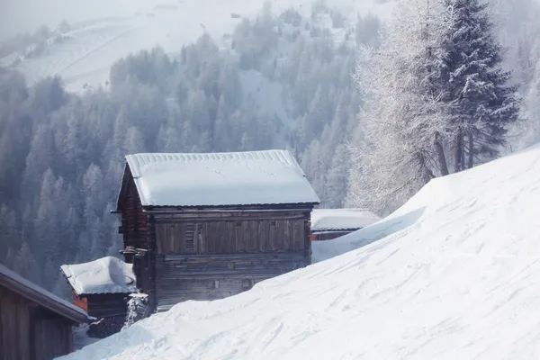 Winter huis — Stockfoto