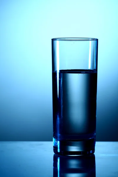 Вода в стекле — стоковое фото