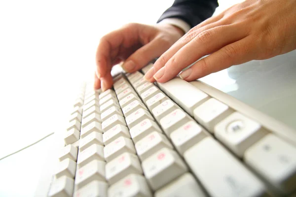Girl typing — Stock Photo, Image