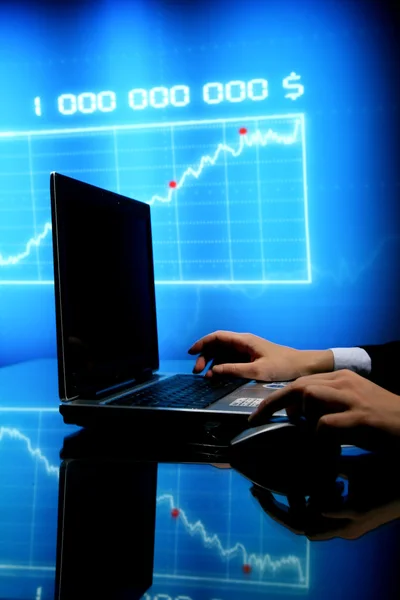 Laptop finans arbete — Stockfoto
