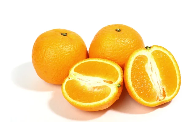 Ізольовані апельсини — стокове фото