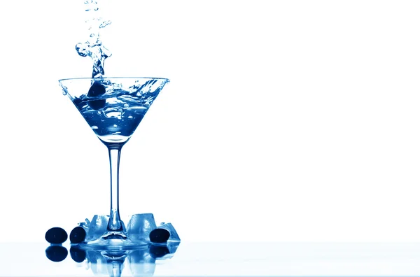 Rozchlapać szkło Martini — Zdjęcie stockowe