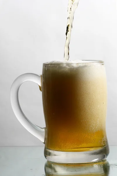 Пиво в бокале — стоковое фото