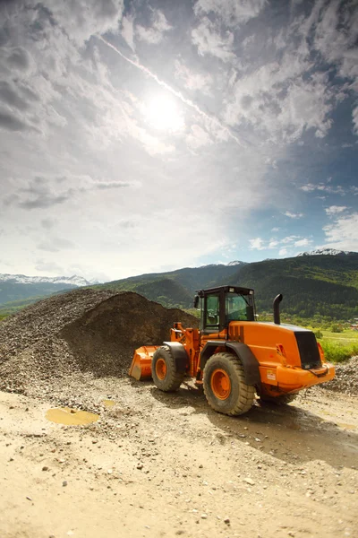 挖掘机在阿尔卑斯山 — 图库照片