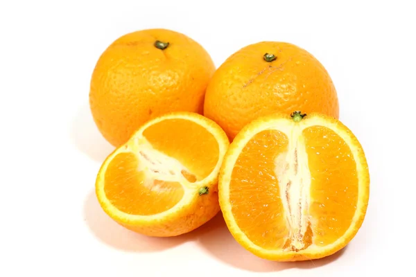 Ізольовані апельсини — стокове фото