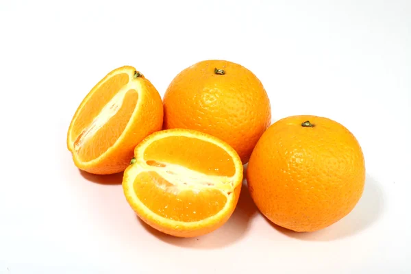 Na białym tle pomarańcze — Zdjęcie stockowe
