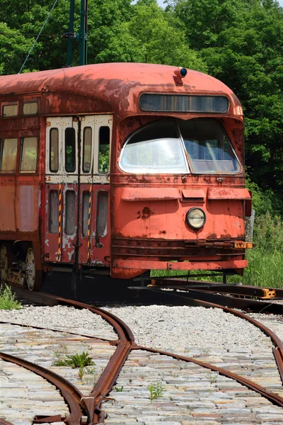Offentliga fjärrtransport med järnväg, spårvagn, spårvagn. — Stockfoto