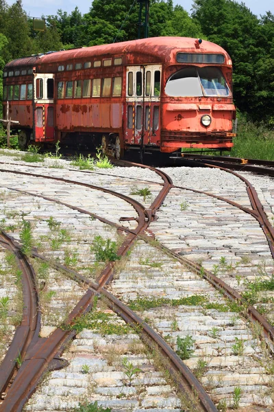Spoorlijn interlokaal openbaar vervoer, tram, tram. — Stockfoto