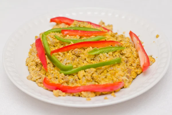 Scrambled eggs with bell peppers — Stock Photo, Image