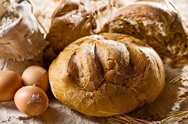 Pâine, ouă și grâu — Fotografie, imagine de stoc