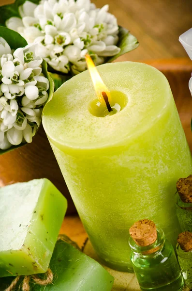 El yapımı sabun ile yeşil spa natürmort — Stok fotoğraf