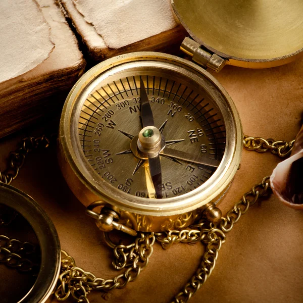Tło z stary kompas — Zdjęcie stockowe