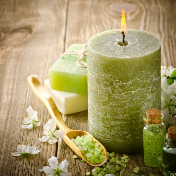 Natura morta termale con candela verde — Foto Stock
