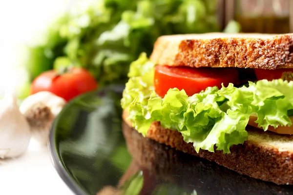 Salad, bacon and tomato sandwich — Stock Photo, Image