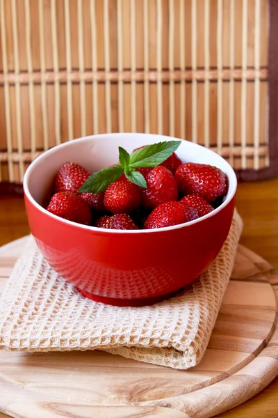 Cuenco de fresas — Foto de Stock