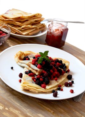 taze çilek ile Pancakes