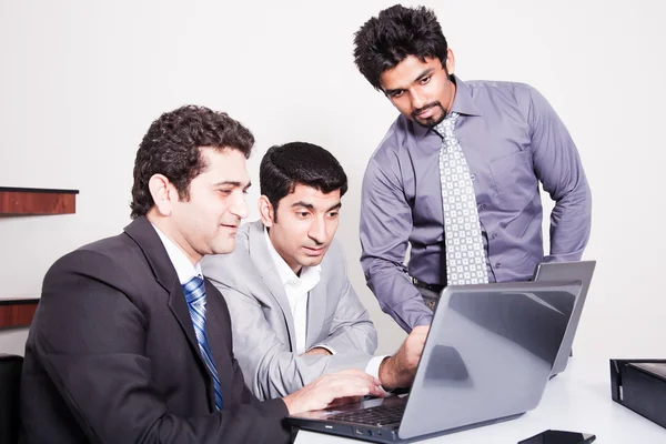 Três empresários em uma reunião — Fotografia de Stock