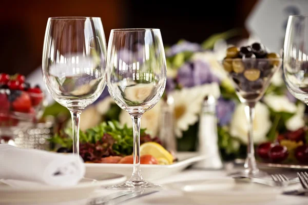 Puste szklanki w restauracji — Zdjęcie stockowe