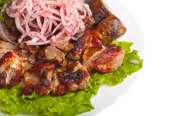 kızarmış et ve mangal kömürü içinde pişmiş soğan