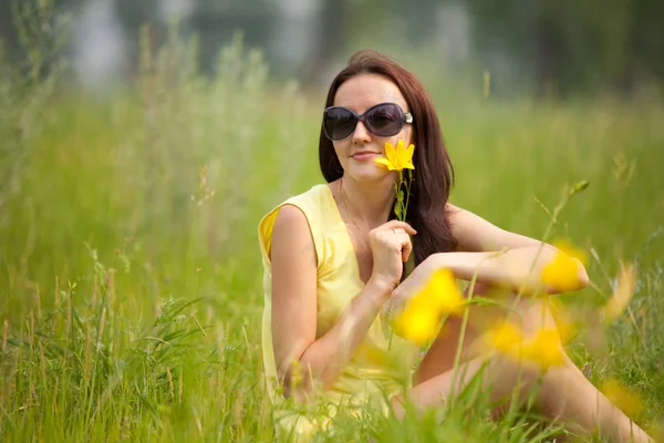 Portrait of a girl with flowers lily — Stock Photo, Image