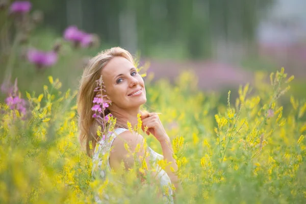 Portrait of a girl with flowers erysimum — Stock Photo, Image