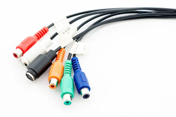 Connecteurs de câbles audio et vidéo isolés sur fond blanc — Photo