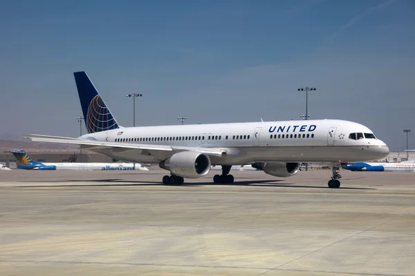 United Airlines Boeing 757 —  Fotos de Stock
