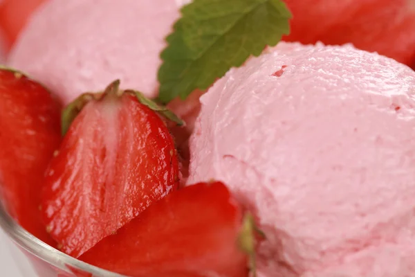草莓冰淇淋 — 图库照片