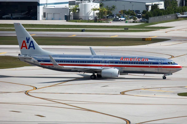 Amerykańskie linie lotnicze boeing 737-800 — Zdjęcie stockowe